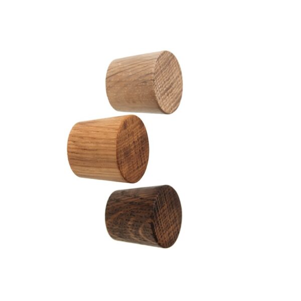 Oil colors on small oak knobs - DOT Manufacture