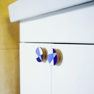 Gałki MODERNA Blue na szafce łazienkowej - DOT Manufacture
